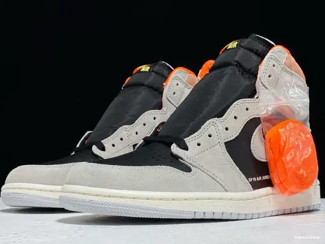 HYPE 555088-018 Jordan OG Air Grey Neutral 1 High Retro 0422